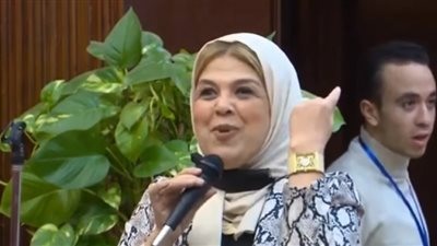 بعد تصريحات بيتك وأولادك قبل مهنتك.. أمين الفتوى يحسم الجدل: فكرة شيرين غالب صحيحة.. والأسرة هي الأولوية