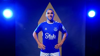 رسميًا.. إيفرتون يتعاقد مع موباي حتى 2025