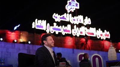 هاني شاكر يبدأ حفله بمهرجان القلعة بأغنية شاور.. ويوجه رسالة للجمهور