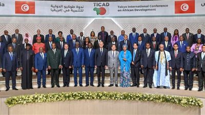 بمشاركة مدبولي.. صورة جماعية لقادة ورؤساء الدول بـ قمة تيكاد 8 في تونس