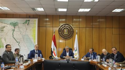 وزير القوى العاملة يستمع إلى مطالب العاملين بمجلة العمل: نعمل على دعمكم وخدمتكم