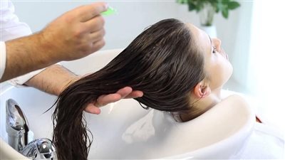 منتجات تمليس الشعر تضاعف من خطر الإصابة بسرطان الرحم 