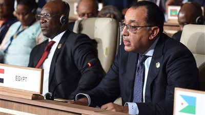 مدبولي يؤكد على أهمية التركيز على دعم المشروعات الصغيرة والمتوسطة لمواجهة التحديات الراهنة