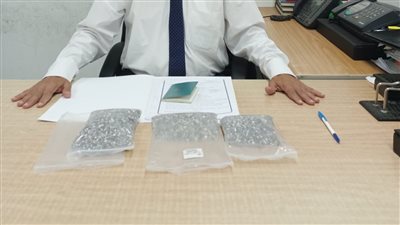 جمارك مطار برج العرب تضبط محاولة تهريب مستلزمات طب الأسنان