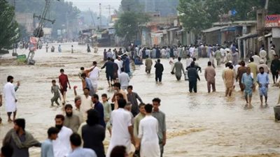 الشتاء مقبل.. الفيضانات تبتلع المباني وتقتل ألف مواطن وتشرد ملايين الأسر بباكستان | فيديو