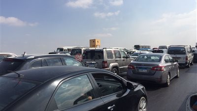 تكدس بالمحاور والطرق الرئيسية.. تعرف على الحالة المرورية بالقاهرة والجيزة