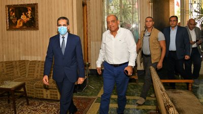 وزير قطاع الأعمال يتفقد مشروع تطوير شركة مصر للغزل والنسيج 