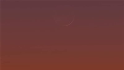 يمكن رؤيته بالعين المجردة..هلال صفر يزين سماء الوطن العربي اليوم