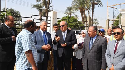 انتهاء 80% من أعمال إنشاء المكتبة العامة بقنا.. والمحافظ: تضاهي مكتبة الإسكندرية 