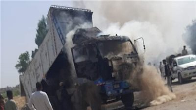 إصابة 3 أشخاص بحروق إثر اشتعال النيران بسيارة نقل على الطريق الصحراوي الغربي