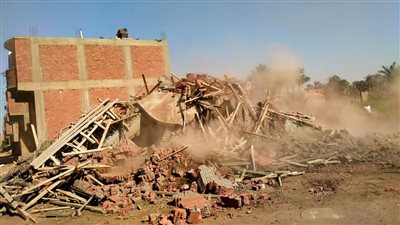 إزالة 43 حالة تعدٍ على أملاك الدولة وأراضي زراعية بمنشأة القناطر والبدرشين