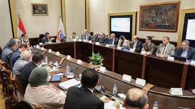 وزير الصحة يوجه بتكثيف الدورات التدريبية للفرق الطبية والتمريض في مجال الرعايات المركزة