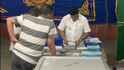 انتهاء عملية التصويت.. بدء فرز الأصوات في انتخابات النادي المصري | صور