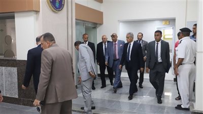 وزير القوى العاملة يوجه بتسهيل الخدمات المقدمة بوحدة العمالة المصرية بالخارج 