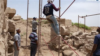 البدء في ترميم البوابة الشمالية لرمسيس الثالث بمعابد الكرنك | صور 
