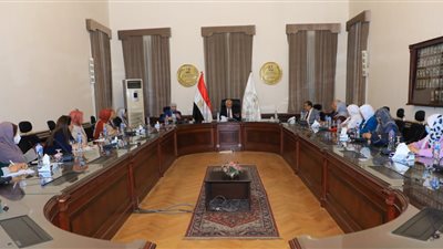 دمج القنوات التعليمية في البرامج الدراسية.. تفاصيل اجتماع وزير التعليم بمديري الإدارات