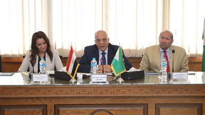 محافظ الجيزة يترأس اجتماع اللجنة التنفيذية لمبادرة المشروعات الخضراء الذكية 