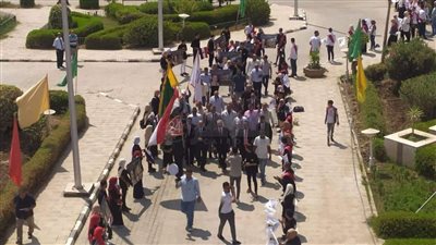 إقامة ممر شرفي من طلاب جامعة المنيا تكريمًا لرئيسها | صور 