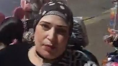 أشهر بائعة على كرسي متحرك في كورنيش الإسكندرية: تحديت إعاقتي عشان أربي بنتي وأعلمها | بث مباشر