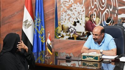 محافظ أسوان يفاجئ عروسين أثناء جلسة تصوير فوتوسيشن