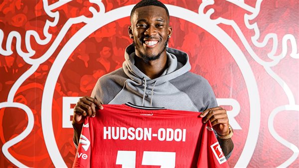 أودوي بقميص باير