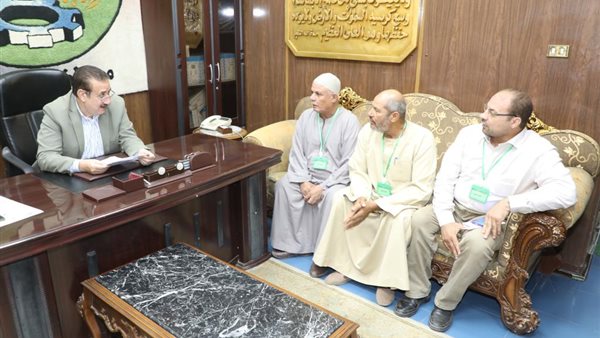 جانب من لقاء محافظ