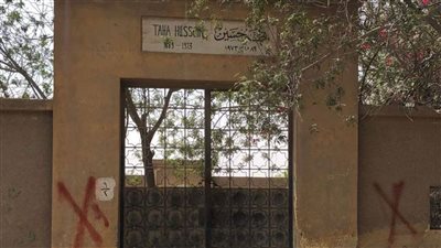 حفيد طه حسين: محافظة القاهرة تريد نقل رفات العميد إلى مقابر بديلة دون إخطارنا