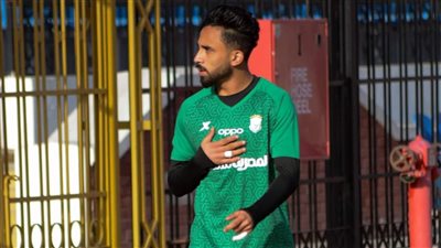 مروان عطية يودع زملاءه ويجري الكشف الطبي في الأهلي اليوم | خاص