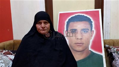 والدة محمد عبد الوهاب: كان حاسس إنه هيموت.. سافرت معاه مصر يومين ورجعت البلد تلقيت خبره | فيديو