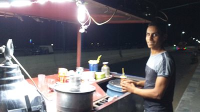  أحمد.. بياع بليلة بسوهاج: بشتغل 12 ساعة عشان أوفر مصاريف البيت | صور