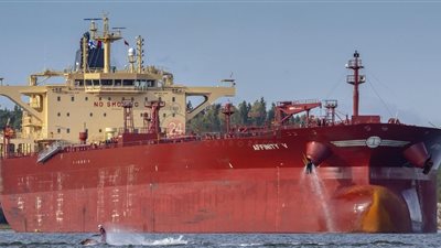 ننشر أول صور للسفينة AFFINITY V بعد نجاح تعويمها بمجرى قناة السويس