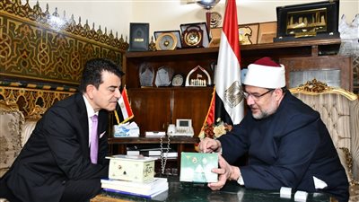 وزير الأوقاف: نتناول القضايا العصرية برؤى مستنيرة واعية