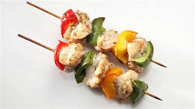 وصفات فراخ.. شيش طاووق متبل بالليمون وشاورما بالخضار