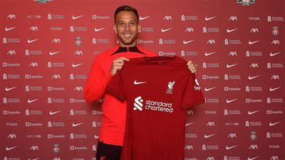 آرثر ميلو يشارك مع ليفربول أمام إيفرتون في الدوري الإنجليزي