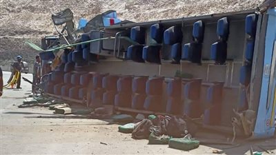 مصرع وإصابة 55 شخصًا في انقلاب أتوبيس بدورين بطريق العين السخنة بالسويس