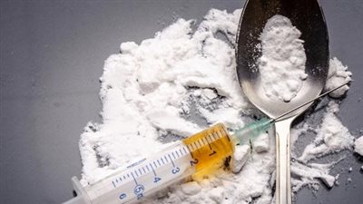 ضبط 2 كيلو من مخدر البودر بحوزة 5 مسجلين خطر بالهرم