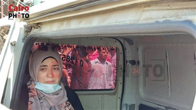 انهيار ابنة المخرج علي عبد الخالق أثناء تشييع جثمانه بالسيدة نفيسة