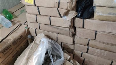 ضبط نصف طن أسماك مجمدة و500 علبة سجائر مجهولة المصدر في كفر الشيخ 