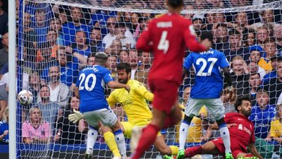 محمد صلاح يواصل صيامه التهديفي في تعادل ليفربول وإيفرتون