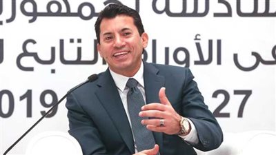 وزير الشباب والرياضة يتابع أعمال تطوير نادي محافظة الفيوم | بث مباشر