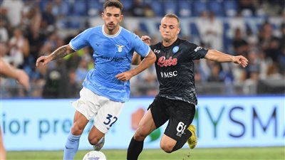 نابولي يفوز على لاتسيو بثنائية في الدوري الإيطالي