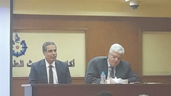 الدكتور أيمن عاشور