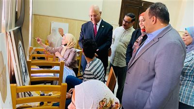 رئيس جامعة بنها يتفقد فعاليات مركز رعاية الموهوبين والمبدعين والنوابغ