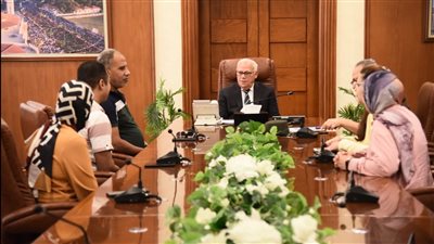 محافظ بورسعيد يستعرض خطة تطوير محطات الوقود مع رئيس الشركة الوطنية لبيع وتوزيع المنتجات البترولية| صور