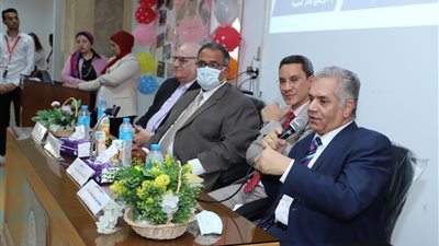 نائب رئيس جامعة عين شمس يشهد اللقاء التعريفي للطلاب الجدد بكلية الآثار 