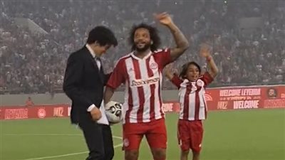 استقبال تاريخي من جماهير أولمبياكوس اليوناني لمارسليو | فيديو 