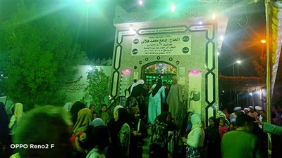 بحضور ياسين التهامي.. توافد الآلاف من أهالي أسوان لحضور الليلة الختامية للشيخ أبو هلالي