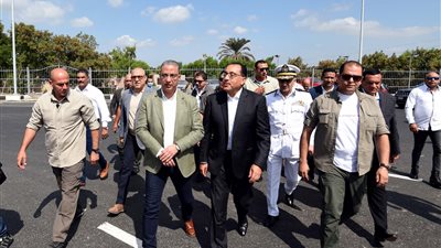 رئيس الوزراء يتفقد أعمال توسعة وتطوير المدخل الرئيسي لمدينة الفيوم