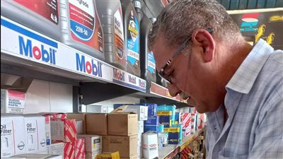 ضبط مركز يعمل على تغيير زيوت وفلاتر سيارات مضروبة للمواطنين ببورسعيد | صور 