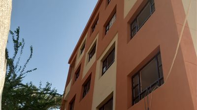 بعد شكوى أولياء الأمور.. محافظ قنا يكشف موعد انتهاء تطوير مدرسة نجع رجب الابتدائية